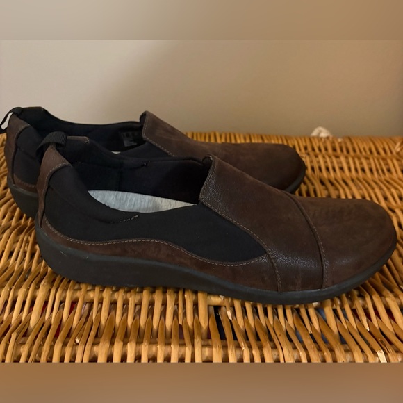 CLARKS Women's Comfort Cloud-steppers Sillian Paz Dark Brown Slip-On Loafers - Picture 11 of 16